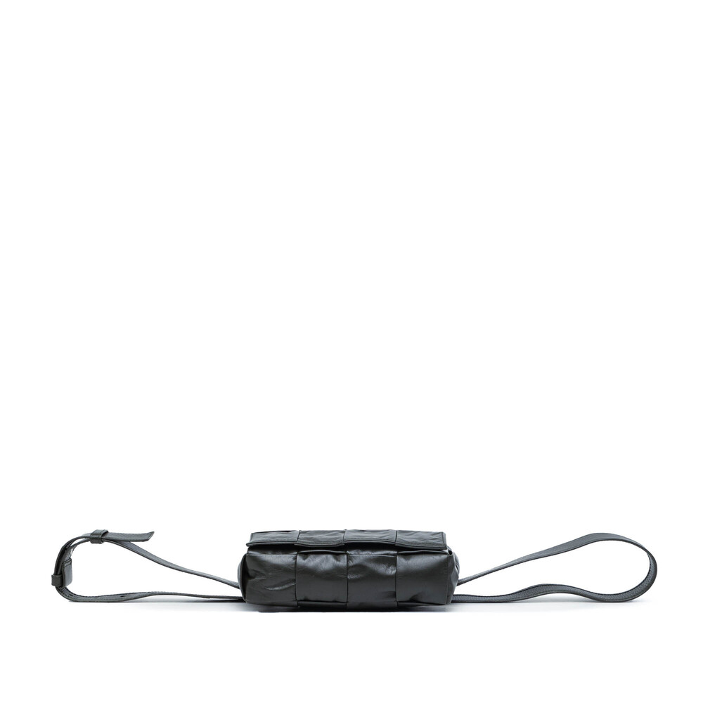 Pre-Loved Bottega Veneta Paper Calfskin Intrecciato Cassette Belt Bag - Picture 3 of 7